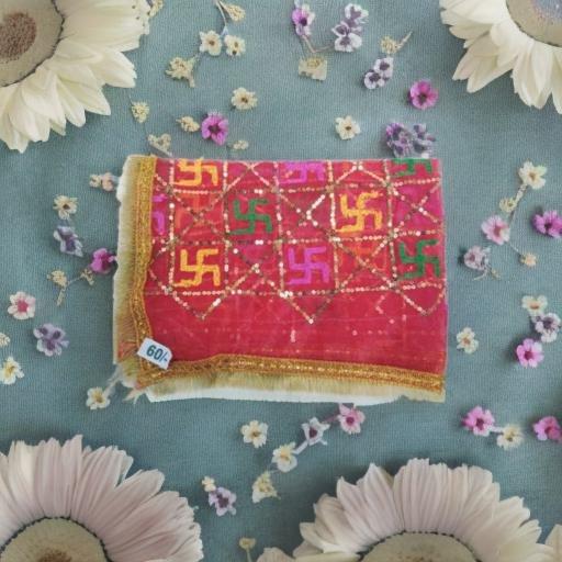 Chunri (18 inch x 25 inch)